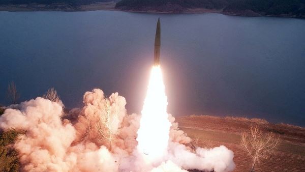 Япония выразила протест КНДР в связи с запуском баллистической ракеты<br />
