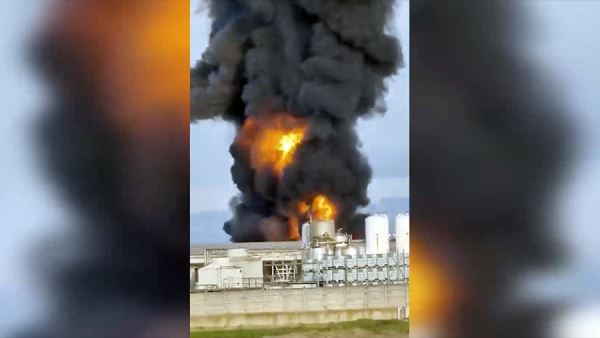 На севере Италии загорелся химический завод<br />
