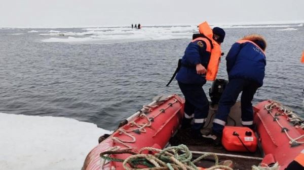 Пьяные рыбаки оказались отрезанными от берега на Москве-реке<br />
