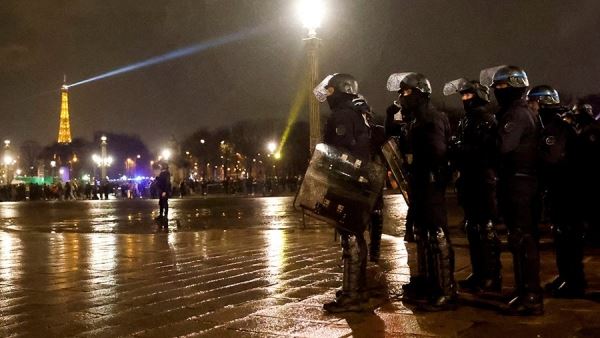 В Париже задержали 61 человека на протестах против пенсионной реформы<br />
